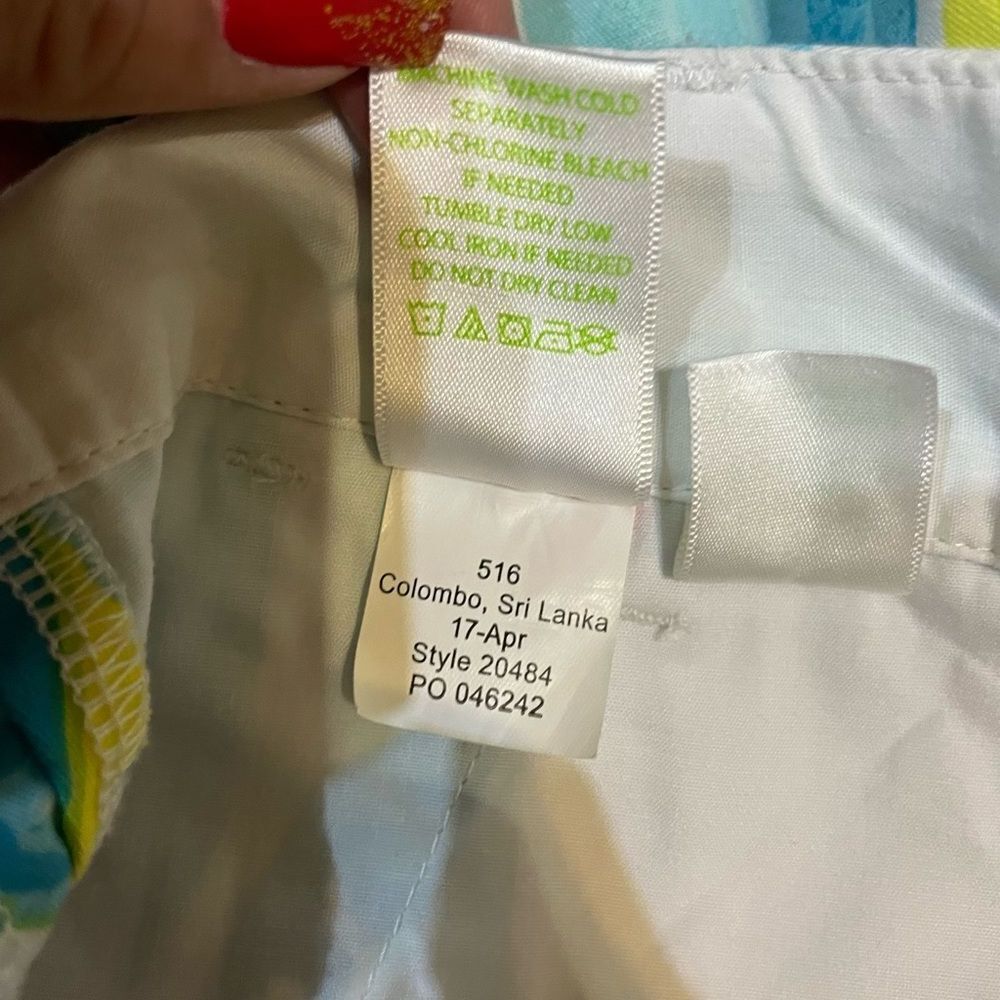 (B5) Lilly Pulitzer short Size 2 - Picture 9 of 12